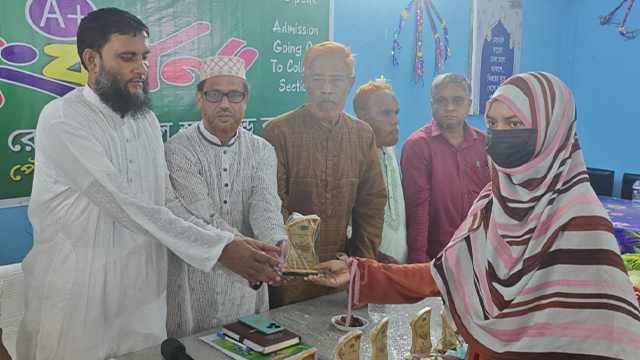 সুন্দরগঞ্জে দুই শতাধিক মেধাবী শিক্ষার্থীকে সংবর্ধনা