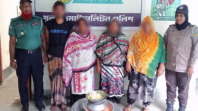 ১৫ আগস্ট ঘিরে নিষিদ্ধ সংগঠনের কার্যক্রম প্রতিরোধ, খুলনায় চারজন আটক