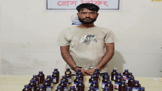 মাগুরায় ৩৮ বোতল ফেনসিডিলসহ যুবক গ্রেপ্তার