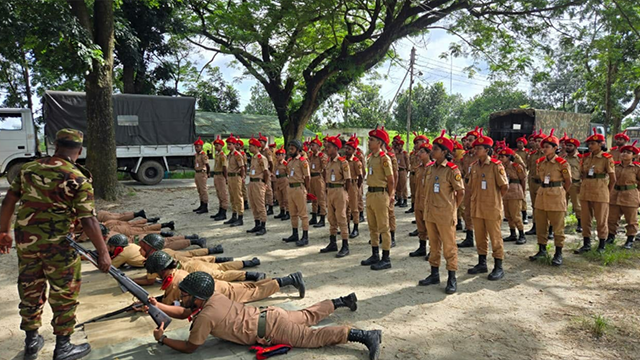 ময়মনসিংহ সেনানিবাসে সফল ফায়ারিং সম্পন্ন করল জাককানইবি বিএনসিসি প্লাটুনের ক্যাডেটরা