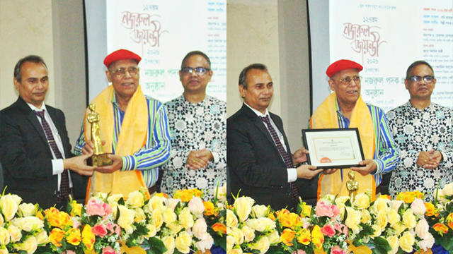 ‘নজরুল পদক-২০২৬’ পেলেন আবদুল হাই শিকদার ও শবনম মুশতারী