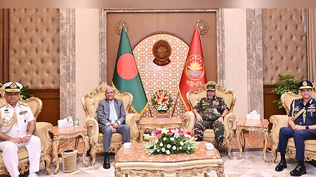 রাষ্ট্রপতির সঙ্গে তিন বাহিনী প্রধানের সাক্ষাৎ