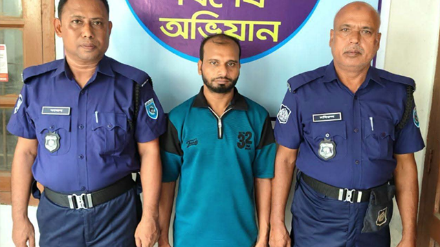 নীলফামারীতে ২৫ মামলার আসামি গ্রেপ্তার