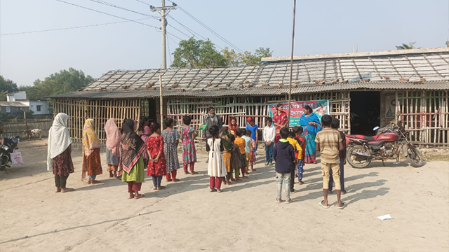 সাতক্ষীরায় ২৫০ সরকারি প্রাথমিক বিদ্যালয়ে জরাজীর্ণ ভবন, টিনের ঘরে চলছে পাঠদান