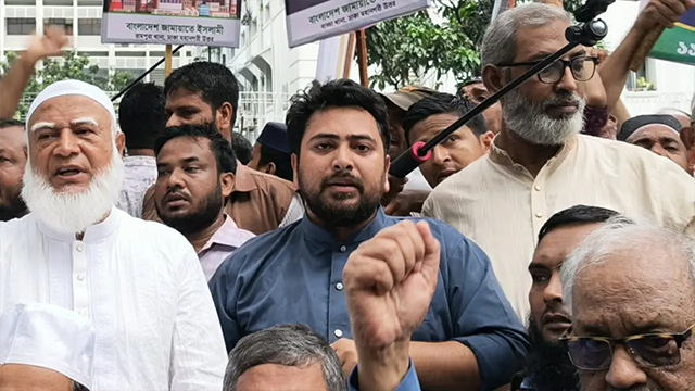 গ্যাসের দাম এক টাকাও বাড়ালে সরকার টিকতে পারবে না: নাহিদ ইসলাম