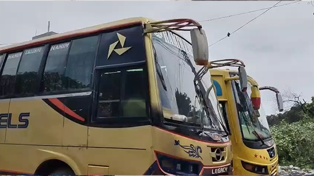 চাঁপাইনবাবগঞ্জের সব রুটে বাস চলাচল বন্ধ, চরম ভোগান্তিতে যাত্রীরা