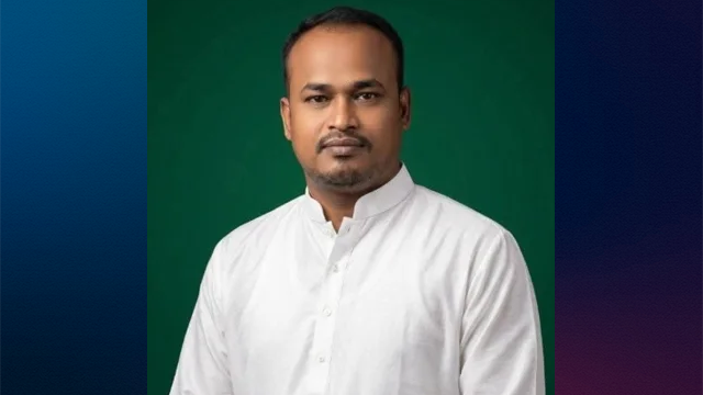 গুলি করে গাড়ি থামিয়ে স্বেচ্ছাসেবক দল নেতাকে কুপিয়ে জখম