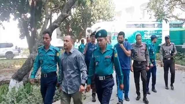 ‘সংসার চালাব, নাকি আইনজীবীর খরচ দেব’