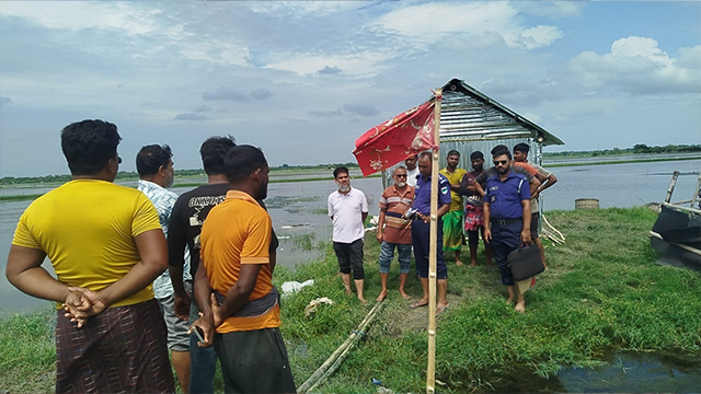 ১৭ বছর পর আ.লীগ নেত্রীর জবরদখল থেকে পৈতৃক জমি ফিরে পেলেন প্রবাসী শরিফুল