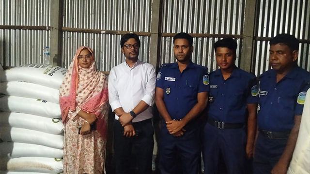 বকশীগঞ্জে অবৈধভাবে মজুদ ৭২ বস্তা সার জব্দ, ব্যবসায়ীকে ২০ হাজার টাকা জরিমানা