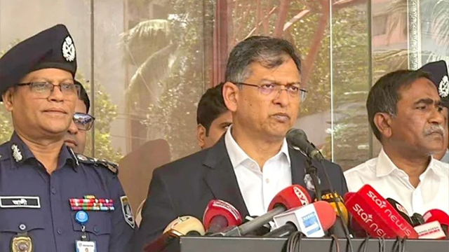 লুট হওয়া অস্ত্র উদ্ধারে তথ্য দিলে ২ লাখ টাকা পুরস্কারের ঘোষণা স্বরাষ্ট্রমন্ত্রীর