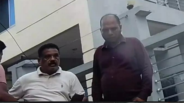 খুলনায় নারীর বাসায় ‘আপত্তিকর অবস্থায়’ আটক, সাংবাদিকদের ওপর হামলার অভিযোগ