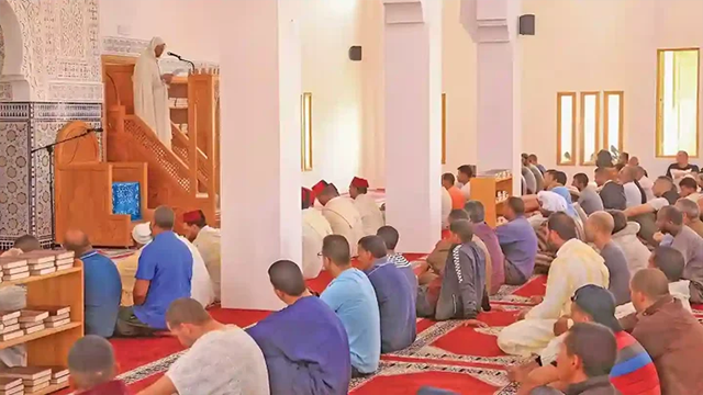 জুমার খুতবা চলাকালে নামাজ আদায় করা যাবে?