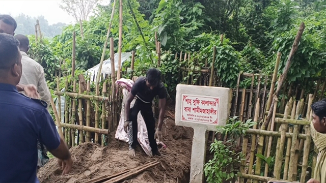 ৫ মাস পর কবর থেকে তোলা পীর শামীমের মরদেহ ফের নিজ কবরে পুনঃস্থাপন