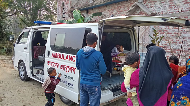 ‘আমাদের অ্যাম্বুলেন্স’ মুমূর্ষু রোগীদের জীবন রক্ষার এক অনন্য বন্ধু