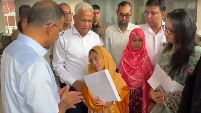 বিশেষ চাহিদাসম্পন্ন ৩ ব্যক্তির হাতে নিয়োগপত্র তুলে দিলেন প্রধানমন্ত্রী