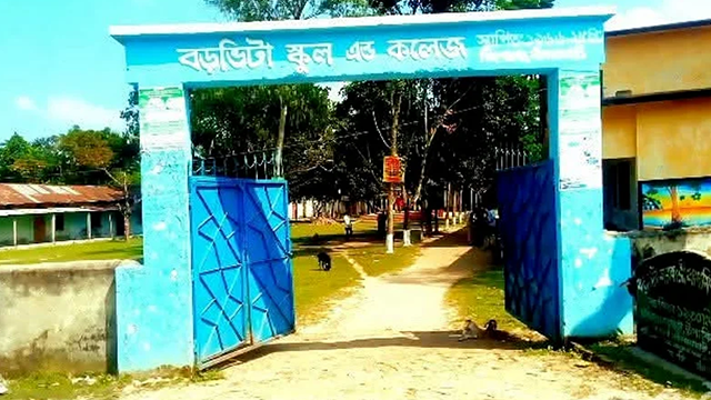 ইতিহাস পরীক্ষায় ২০২৫ সালের প্রশ্ন বিতরণের অভিযোগ; পরে নতুন প্রশ্নপত্র দিয়ে বাড়তি সময়, চরম ভোগান্তিতে পরীক্ষার্থীরা
