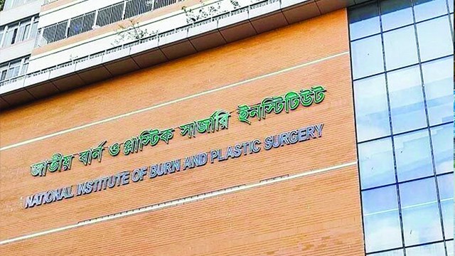 রাজধানীর বংশালে সেলুনে এসি বিস্ফোরণ, দগ্ধ ১০