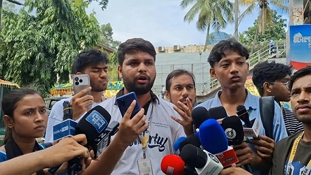 শিক্ষামন্ত্রীর পদত্যাগ দাবিতে অনড় এইচএসসি পরীক্ষার্থীরা, যোগ হলো আরও দুই নতুন দাবি