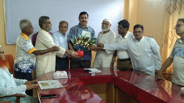 চাঁপাইনবাবগঞ্জে সড়ক পরিবহন ও ট্রাক মালিক গ্রুপের নবনির্বাচিত নেতৃবৃন্দকে সংবর্ধনা
