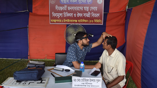 চাঁপাইনবাবগঞ্জে ৫৩ বিজিবির ফ্রি মেডিকেল ক্যাম্প, চিকিৎসাসেবা পেলেন ৭০০ মানুষ