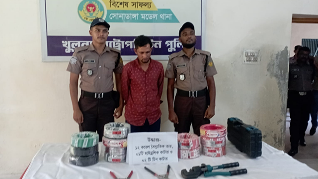 সোনাডাঙ্গায় বৈদ্যুতিক দোকানের চাল কেটে চুরি, ২৪ ঘণ্টার মধ্যে আটক চোর