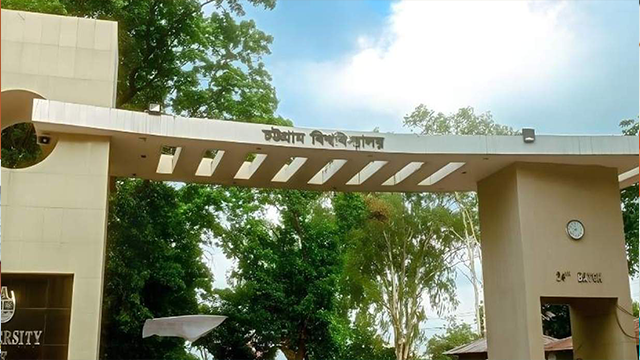 বাসে চবি ছাত্রীকে যৌন হয়রানি, যুবককে থানায় দিল যাত্রীরা
