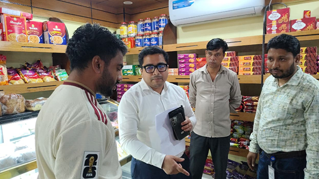 নির্বাচন কর্মকর্তাকে পঁচা দই বিক্রি, মনিরামপুরে বনফুলকে ৫০ হাজার টাকা জরিমানা