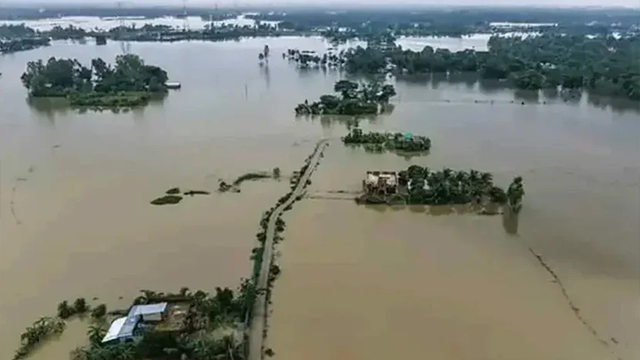 উজানের ঢল ও ভারী বৃষ্টিতে নদ-নদীর পানি বাড়ছে, বন্যার ঝুঁকিতে নিম্নাঞ্চল