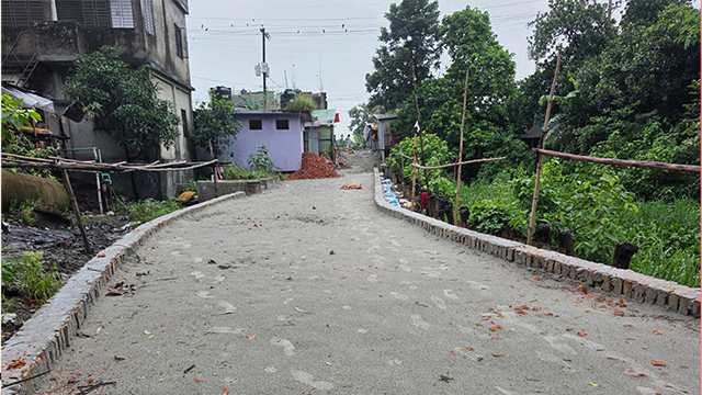 রূপগঞ্জে সরকারি অর্থে ইউপি চেয়ারম্যানের ব্যক্তিগত রাস্তা নির্মাণের অভিযোগ