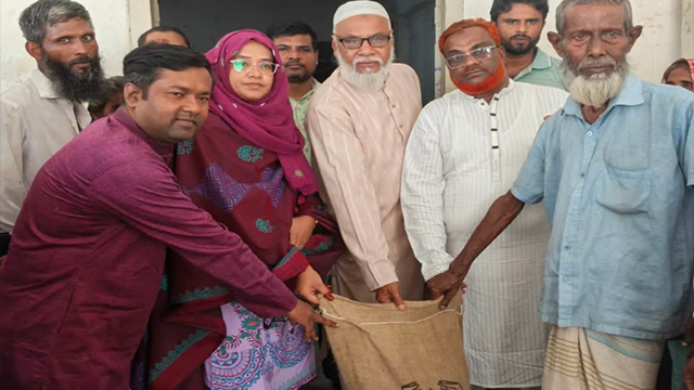 বকশীগঞ্জে ২০০ অসহায় পরিবারের মাঝে জিআর চাল বিতরণ