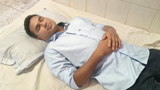 লালমনিরহাটে চাঁদা না দেওয়ায় সাংবাদিককে মারধর ও শ্বাসরোধের অভিযোগ