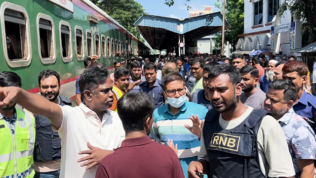 কুষ্টিয়ার কোর্ট রেলওয়ে স্টেশনে বাবা-ছেলেকে ছুরিকাঘাতের অভিযোগ