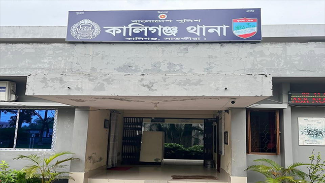 সাতক্ষীরার কালিগঞ্জে বৃদ্ধাকে মারধর ও হুমকি, থানায় অভিযোগ