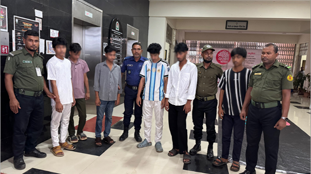 বিশ্ববিদ্যালয়ের নারী শিক্ষার্থীদের গোপনে ভিডিও ধারণ, ৬ বহিরাগত কিশোর আটক