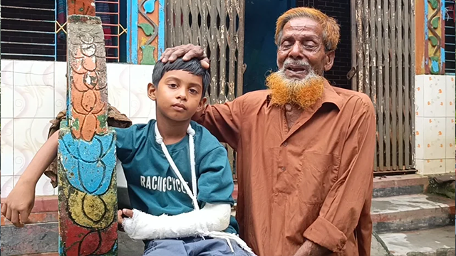 মাদরাসাশিক্ষকের বেত্রাঘাতে ৭ বছরের শিশুর হাতের হাড় ফাটার অভিযোগ
