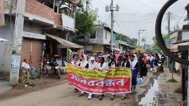 সহপাঠীকে ধর্ষণের প্রতিবাদে উত্তাল মনিরামপুর: রাজপথে শিক্ষার্থীরা, গ্রেপ্তার ১