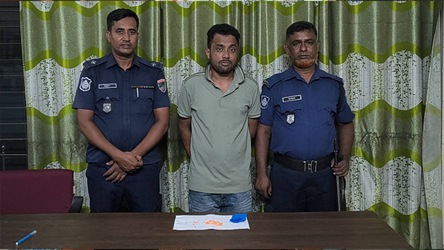 ৫৫ পিস ইয়াবাসহ দৌলতপুরে মাদক কারবারি আটক