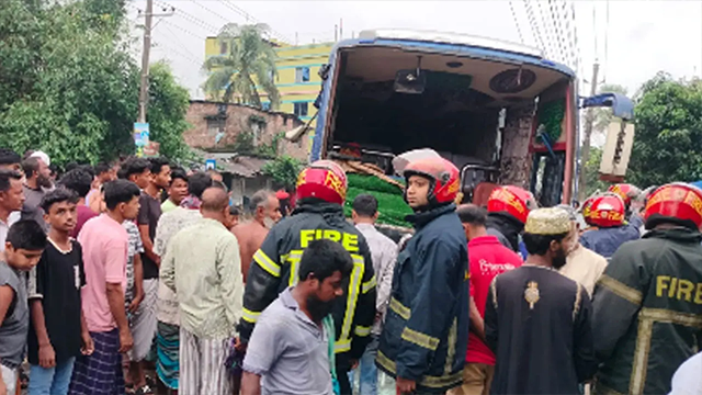 বগুড়ায় বাসচাপায় নিহত ৬