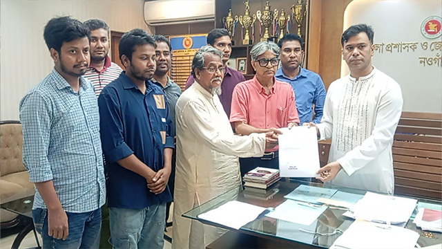 নওগাঁ পরিবার পরিকল্পনা কর্মকর্তার বিরুদ্ধে বিভাগীয় ব্যবস্থা গ্রহণের দাবিতে সাংবাদিকদের স্মারকলিপি