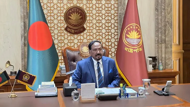 বঙ্গভবনে দাফতরিক কার্যক্রম শুরু করলেন ভারপ্রাপ্ত রাষ্ট্রপতি