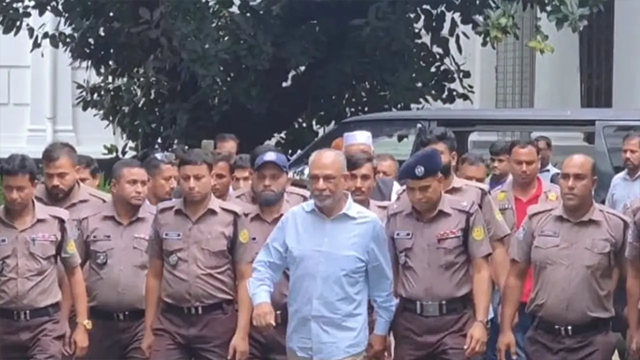 শাপলা চত্বরে গণহত্যা মামলা: ট্রাইব্যুনালে হাজির লতিফ সিদ্দিকী