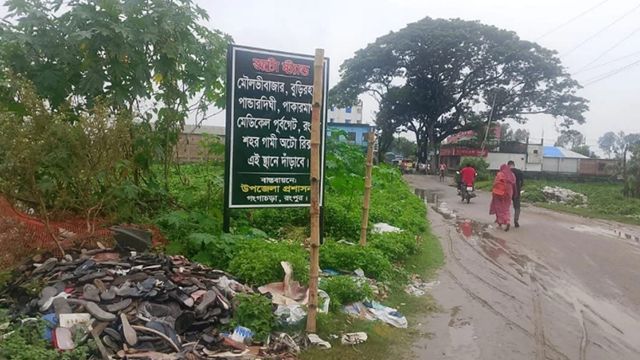‎অটোরিকশা স্ট্যান্ড প্রকল্পে দেড় লাখ টাকা, বাস্তবে শুধু চার সাইনবোর্ড