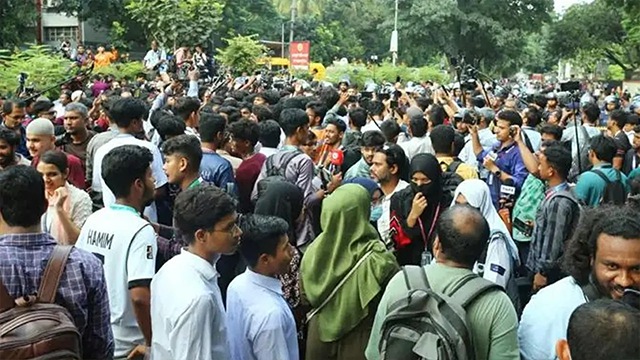 মন্ত্রীর পদত্যাগের দাবি বাদ: এবার শিক্ষার্থীদের ৬ প্রস্তাব