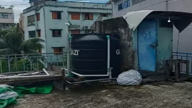 খুলনায় ভাড়া বাসা থেকে টিকিট কালেক্টরের অর্ধগলিত মরদেহ উদ্ধার