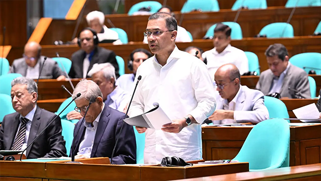 সব সুযোগ-সুবিধা নিয়ে আসছে ‘ইউনিভার্সাল কার্ড’